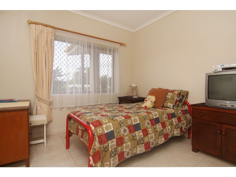 19 Holly Street, Mooroobool QLD 4870