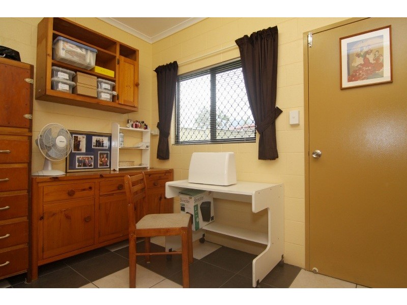 19 Holly Street, Mooroobool QLD 4870