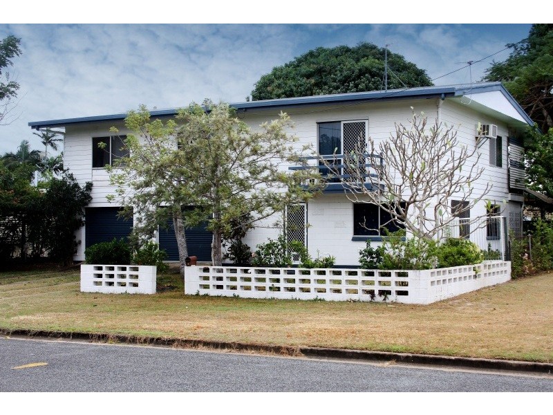 8 Zamia Street, Holloways Beach QLD 4878