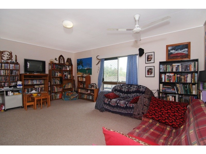 8 Zamia Street, Holloways Beach QLD 4878