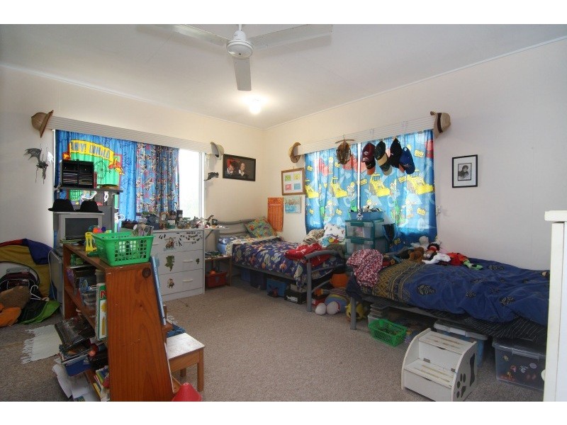 8 Zamia Street, Holloways Beach QLD 4878