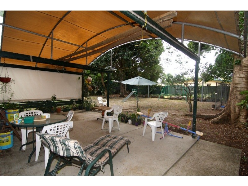 8 Zamia Street, Holloways Beach QLD 4878