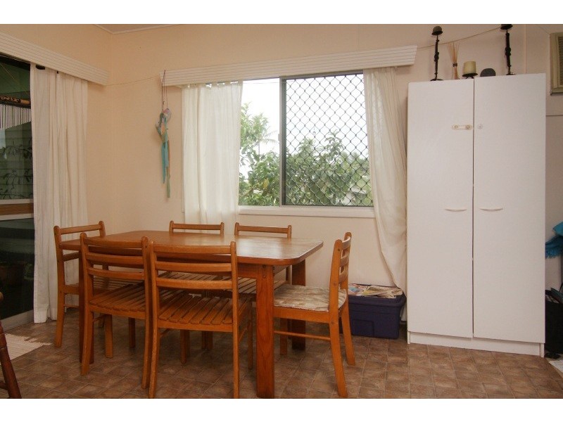 8 Zamia Street, Holloways Beach QLD 4878
