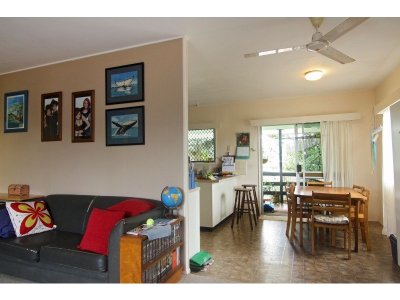 8 Zamia Street, Holloways Beach QLD 4878