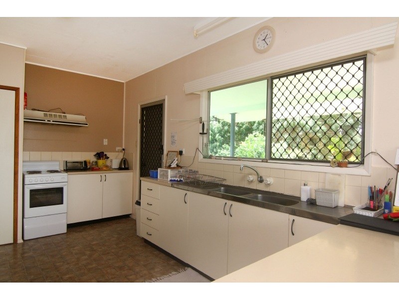 8 Zamia Street, Holloways Beach QLD 4878