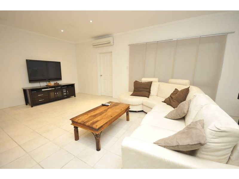 17 Griffiths Street, Manoora QLD 4870