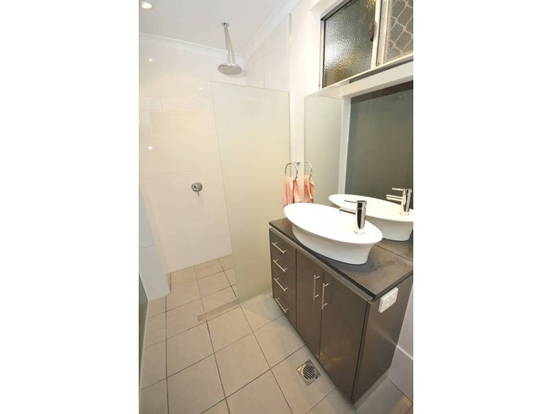 17 Griffiths Street, Manoora QLD 4870