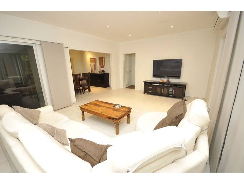 17 Griffiths Street, Manoora QLD 4870