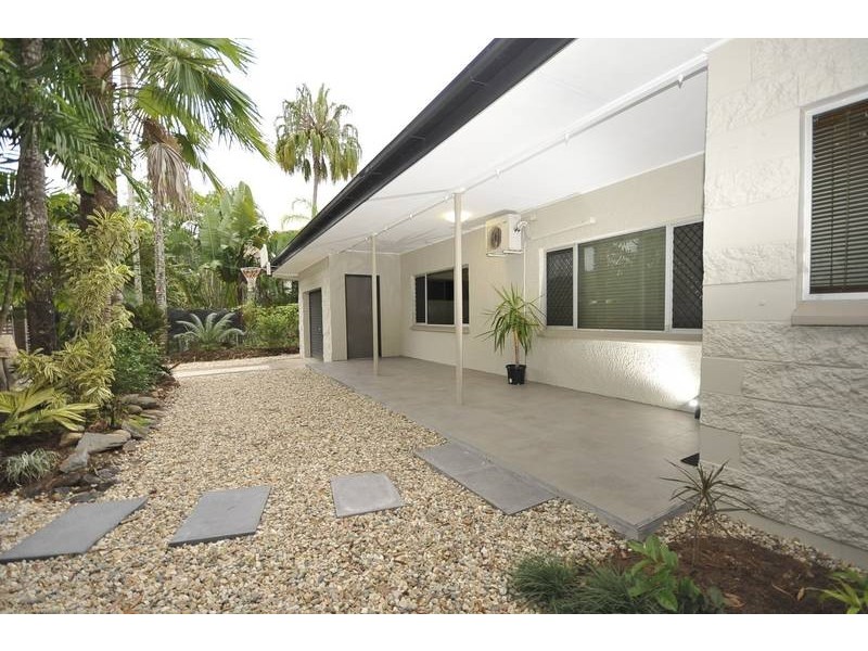 17 Griffiths Street, Manoora QLD 4870