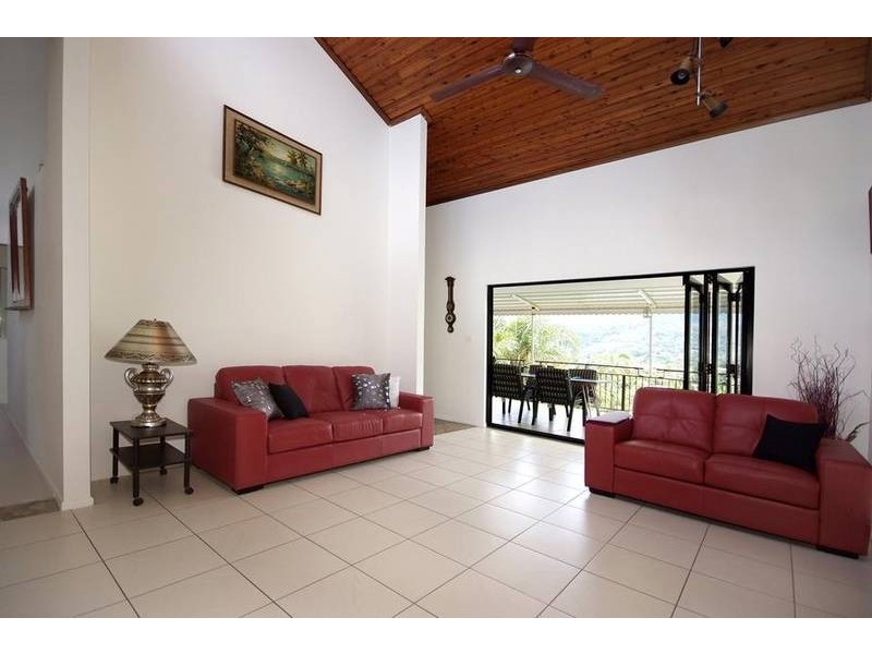 33 Koppen Terrace, Mooroobool QLD 4870