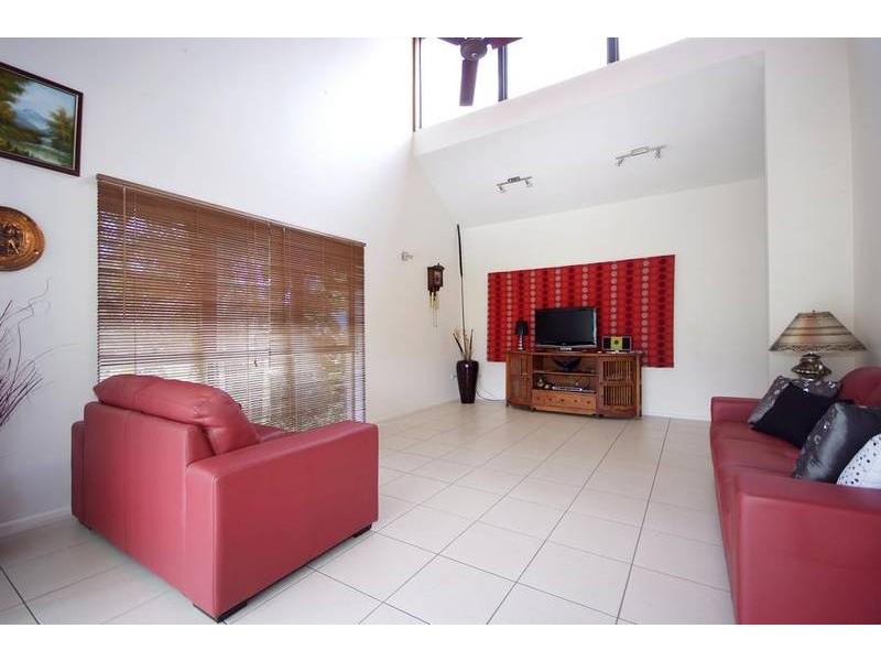 33 Koppen Terrace, Mooroobool QLD 4870