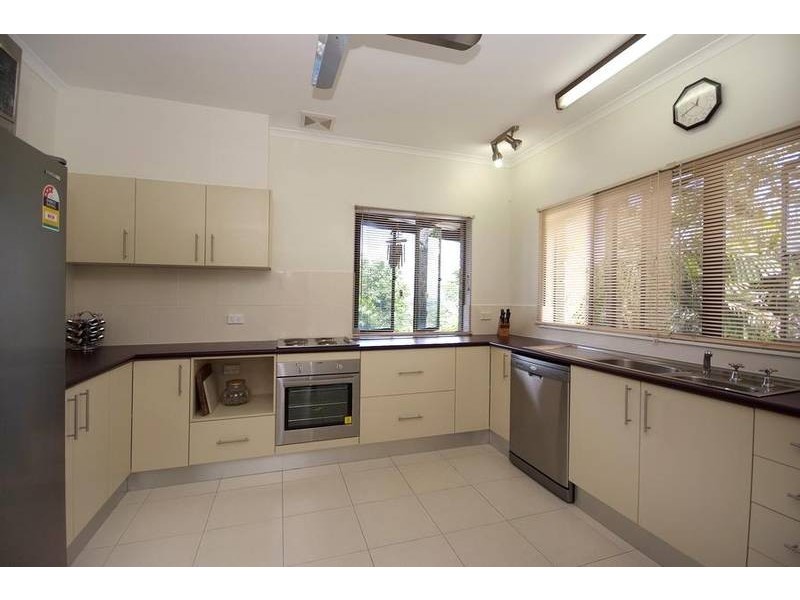 33 Koppen Terrace, Mooroobool QLD 4870