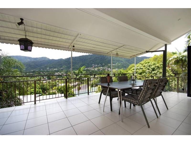33 Koppen Terrace, Mooroobool QLD 4870