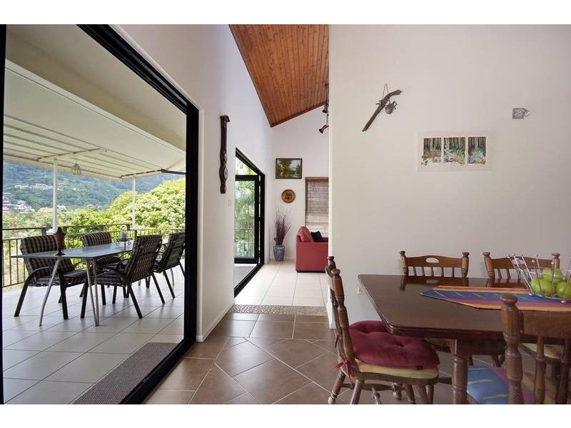 33 Koppen Terrace, Mooroobool QLD 4870