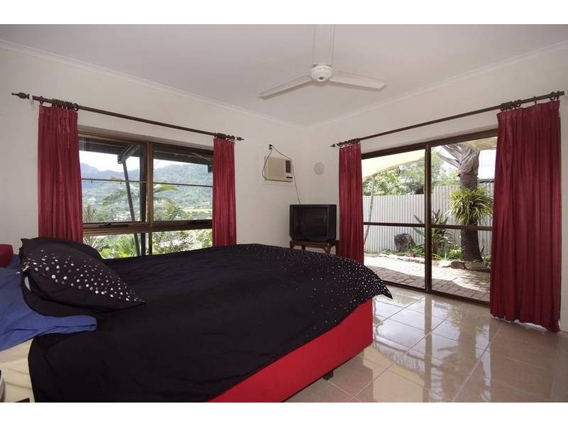 33 Koppen Terrace, Mooroobool QLD 4870