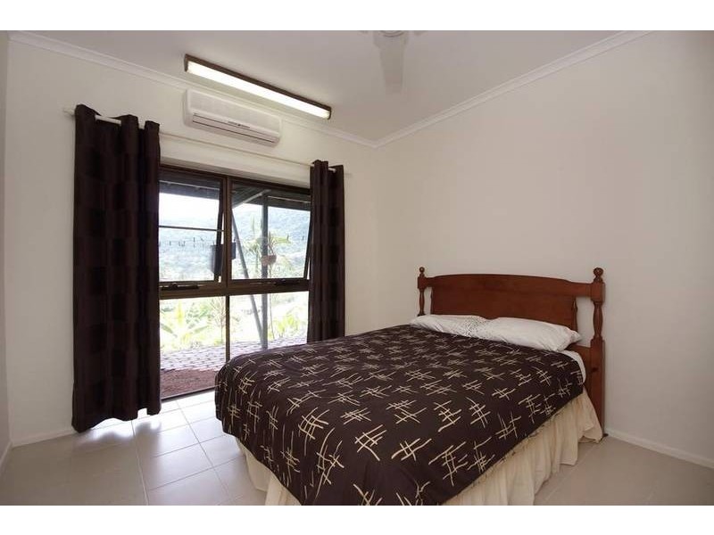 33 Koppen Terrace, Mooroobool QLD 4870
