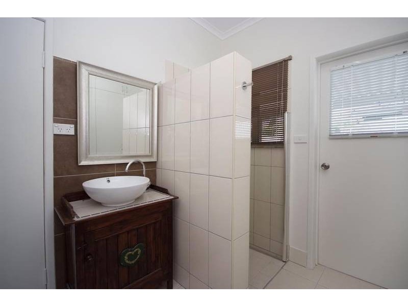 33 Koppen Terrace, Mooroobool QLD 4870