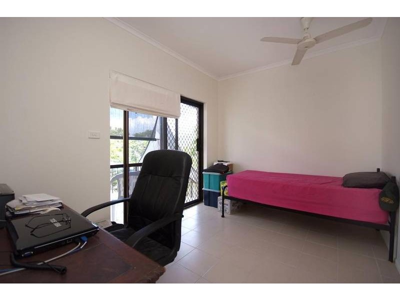 33 Koppen Terrace, Mooroobool QLD 4870