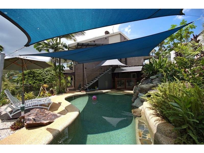 33 Koppen Terrace, Mooroobool QLD 4870