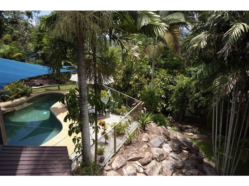 33 Koppen Terrace, Mooroobool QLD 4870