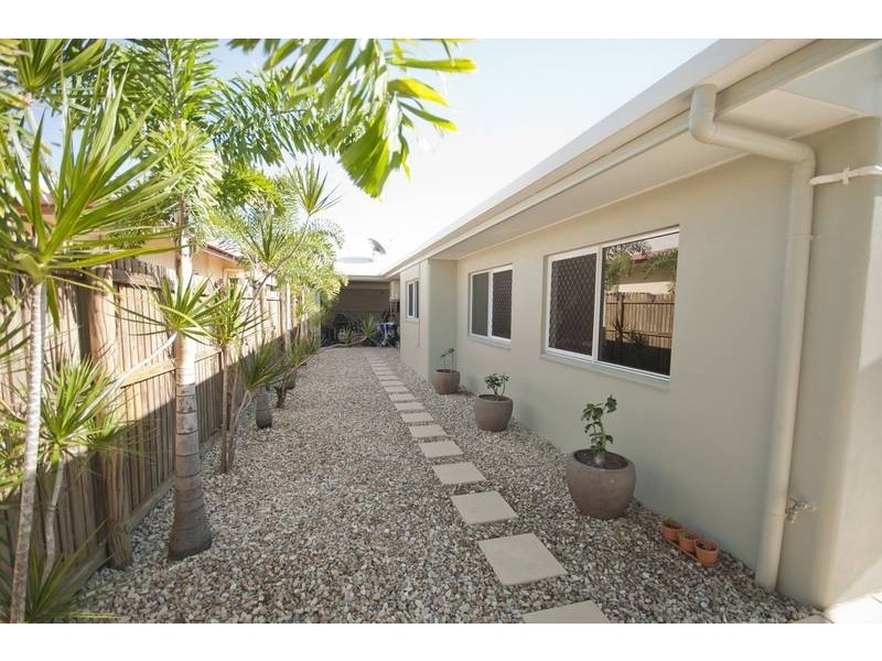 8 Capri Close, Kewarra Beach QLD 4879