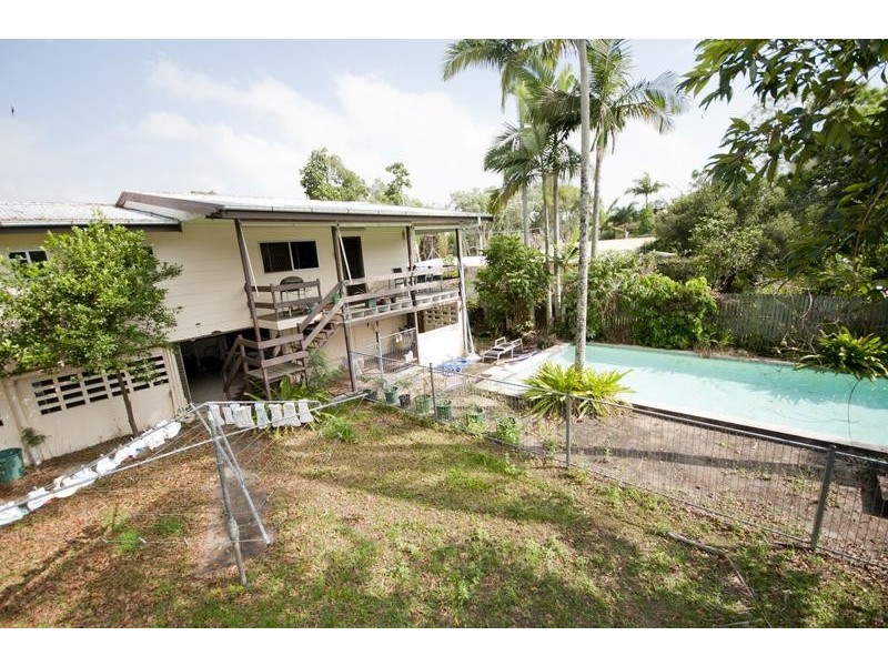 4 Jacaranda Street, Holloways Beach QLD 4878