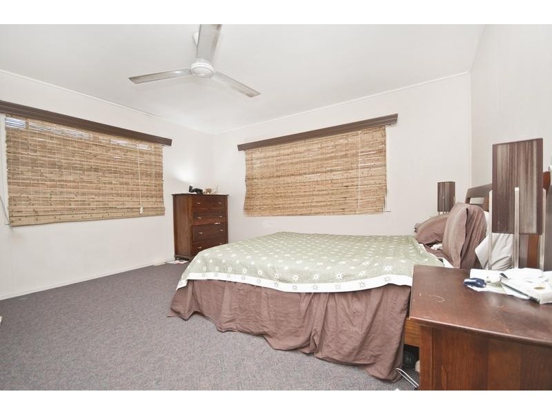 4 Jacaranda Street, Holloways Beach QLD 4878
