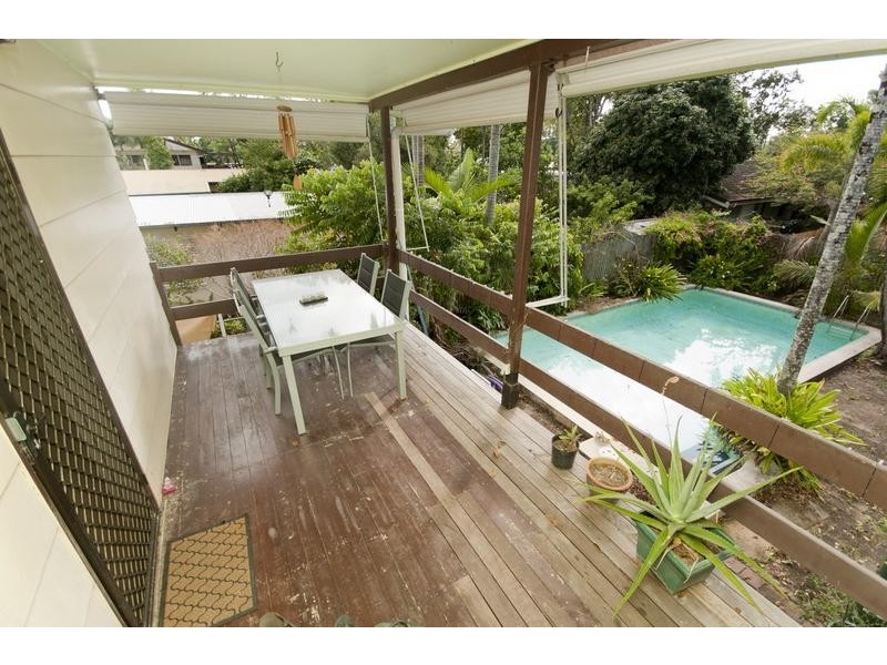 4 Jacaranda Street, Holloways Beach QLD 4878