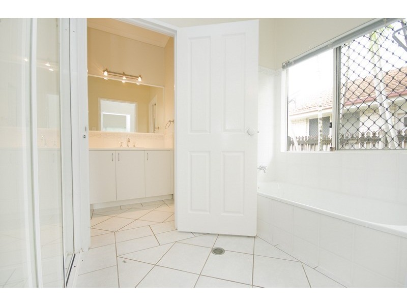 18 Meander Close, Brinsmead QLD 4870