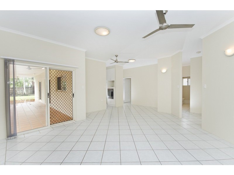18 Meander Close, Brinsmead QLD 4870