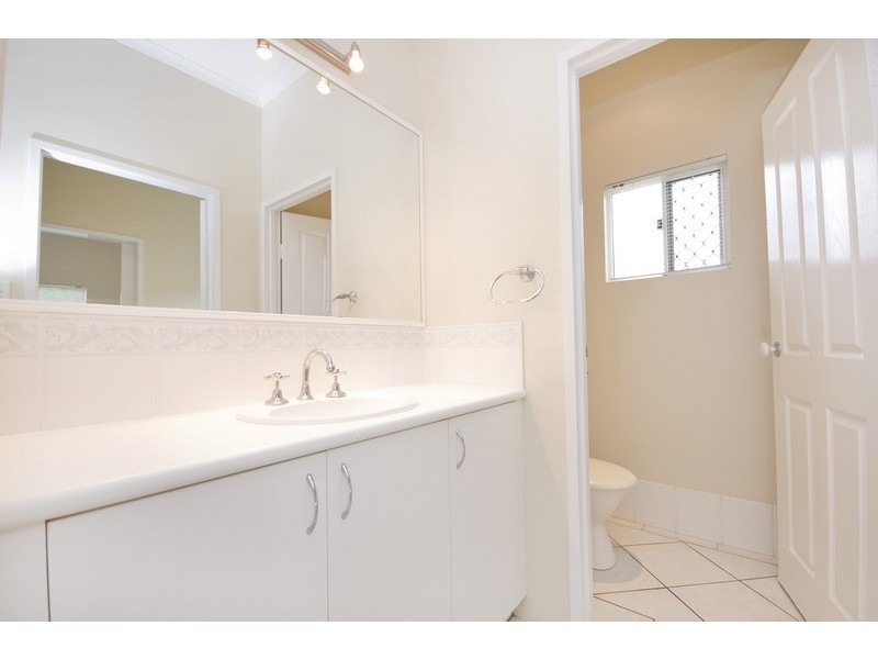 18 Meander Close, Brinsmead QLD 4870