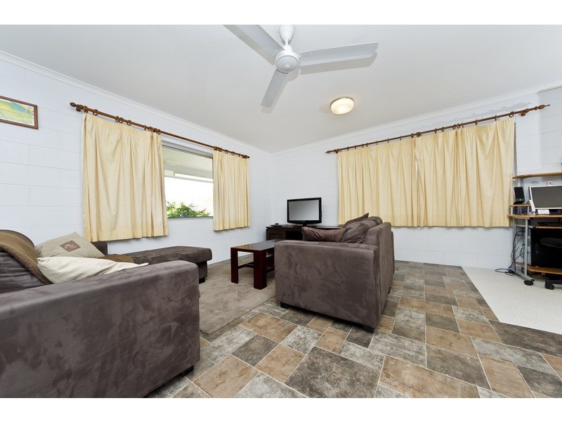 20 Bottlebrush Street, Mooroobool QLD 4870