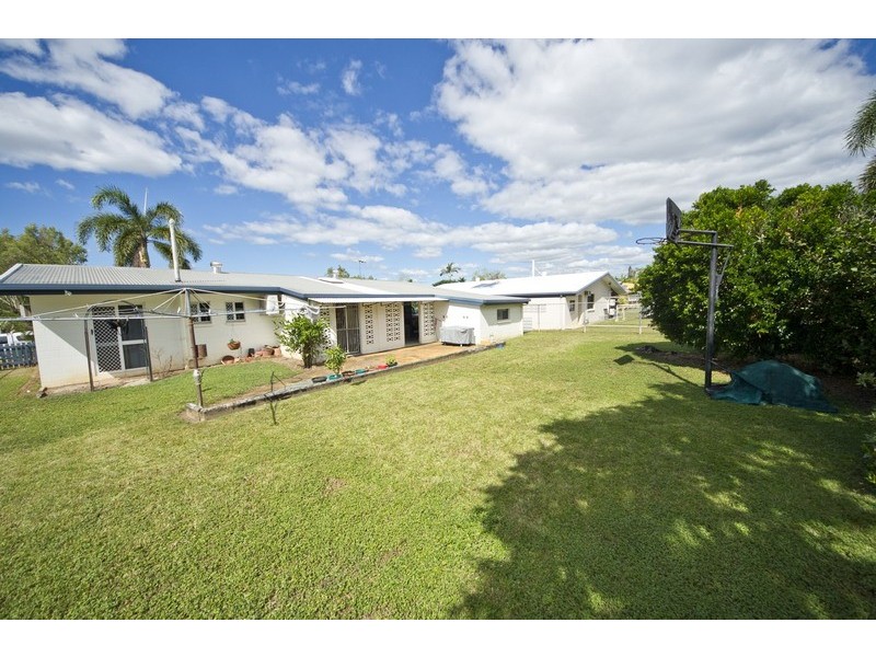 20 Bottlebrush Street, Mooroobool QLD 4870