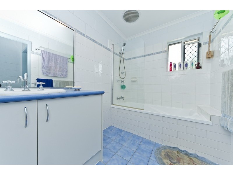 20 Bottlebrush Street, Mooroobool QLD 4870