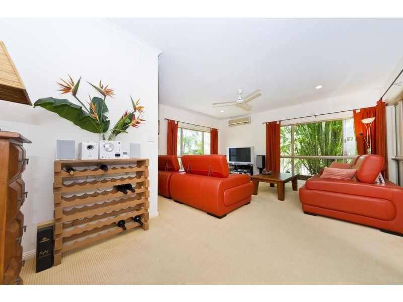 8 McAlpine Close, Brinsmead QLD 4870