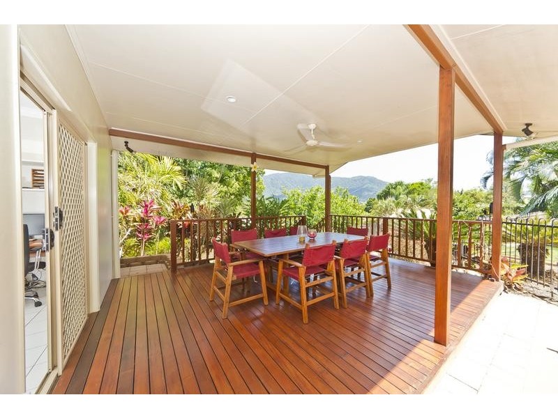 8 McAlpine Close, Brinsmead QLD 4870