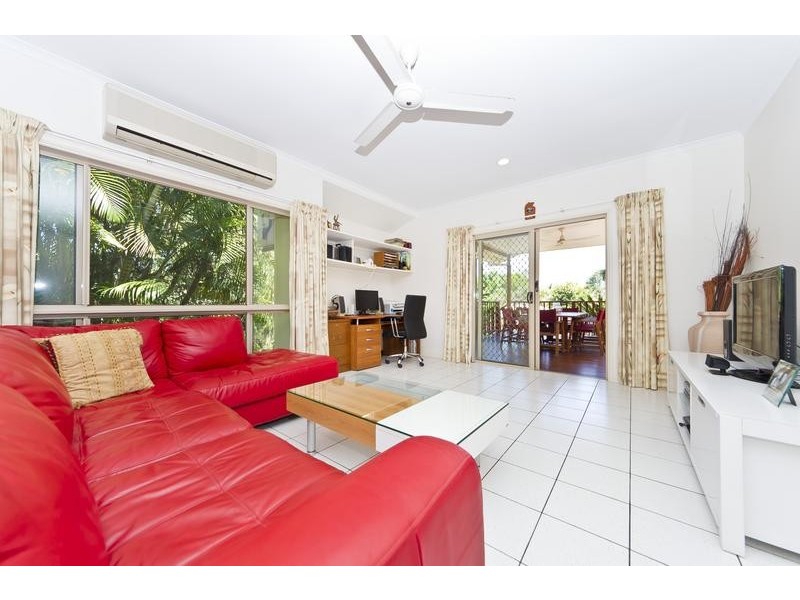 8 McAlpine Close, Brinsmead QLD 4870