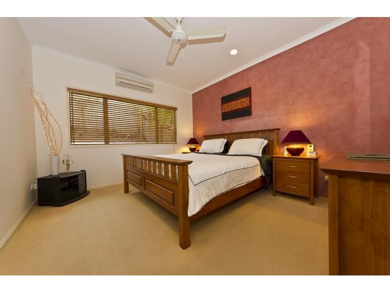 8 McAlpine Close, Brinsmead QLD 4870