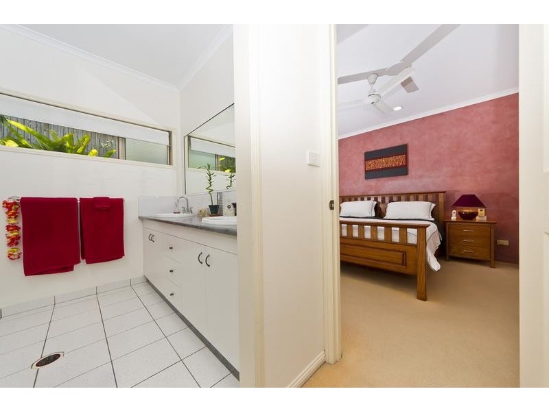 8 McAlpine Close, Brinsmead QLD 4870