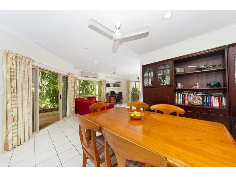 8 McAlpine Close, Brinsmead QLD 4870