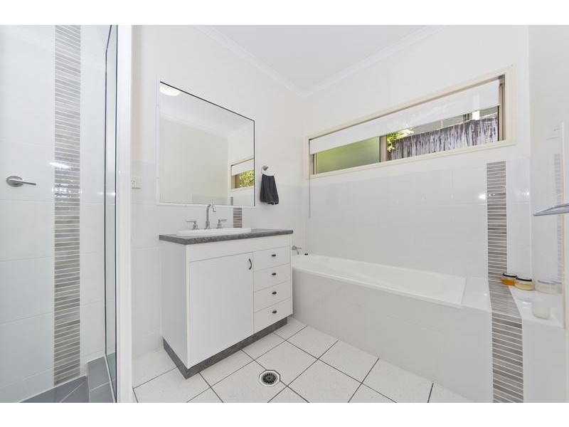 8 McAlpine Close, Brinsmead QLD 4870