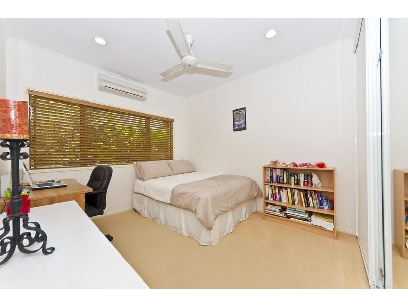 8 McAlpine Close, Brinsmead QLD 4870