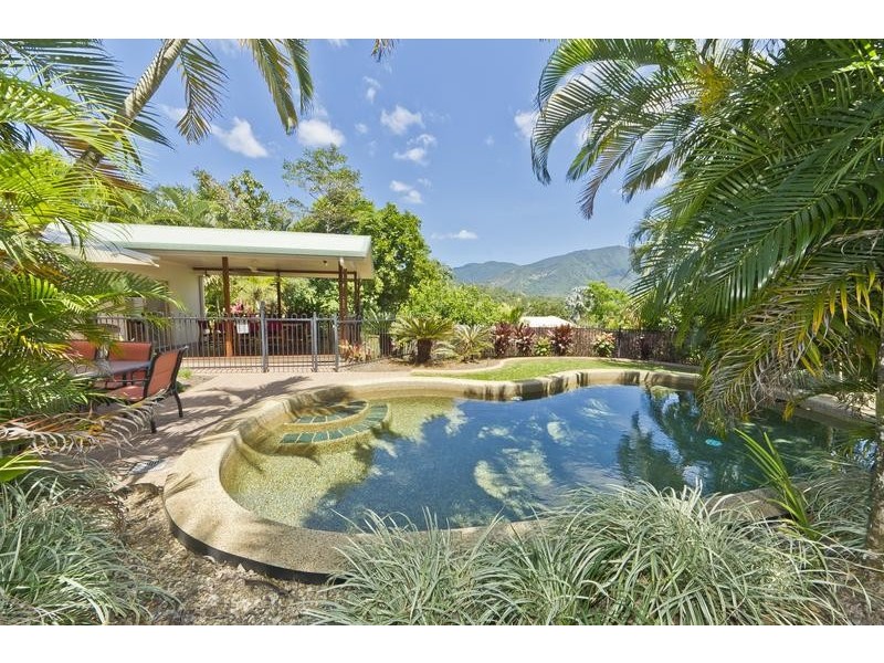 8 McAlpine Close, Brinsmead QLD 4870