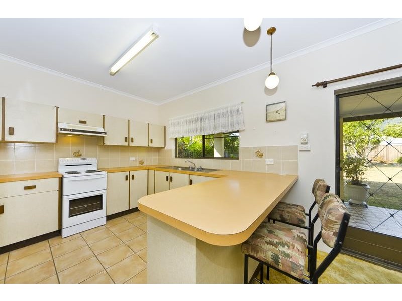 16 Meston Crescent, Brinsmead QLD 4870