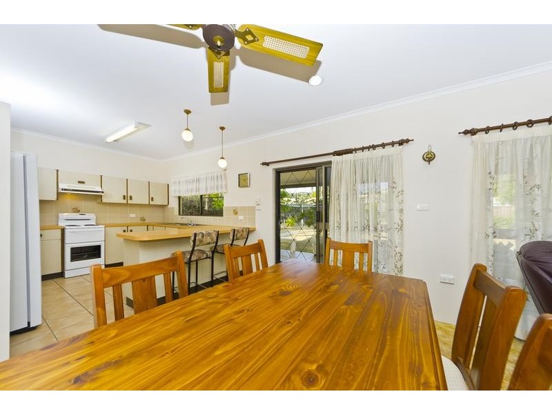 16 Meston Crescent, Brinsmead QLD 4870