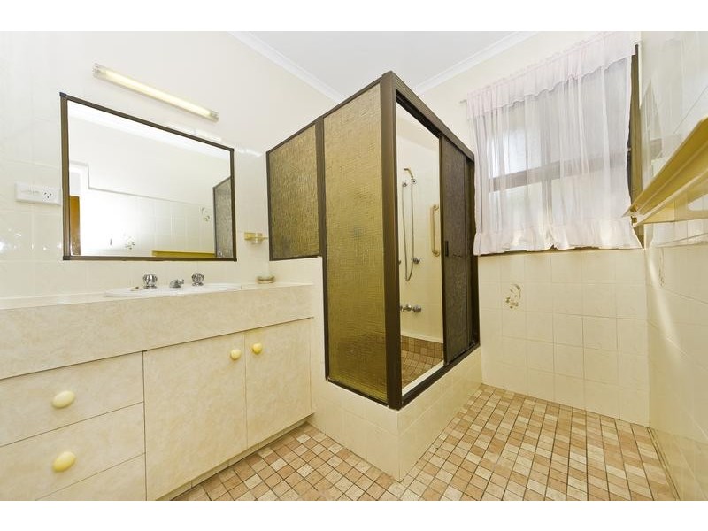 16 Meston Crescent, Brinsmead QLD 4870