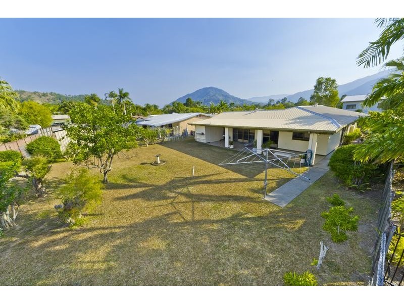 16 Meston Crescent, Brinsmead QLD 4870