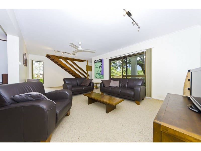 10 HOBSON DRIVE, Brinsmead QLD 4870