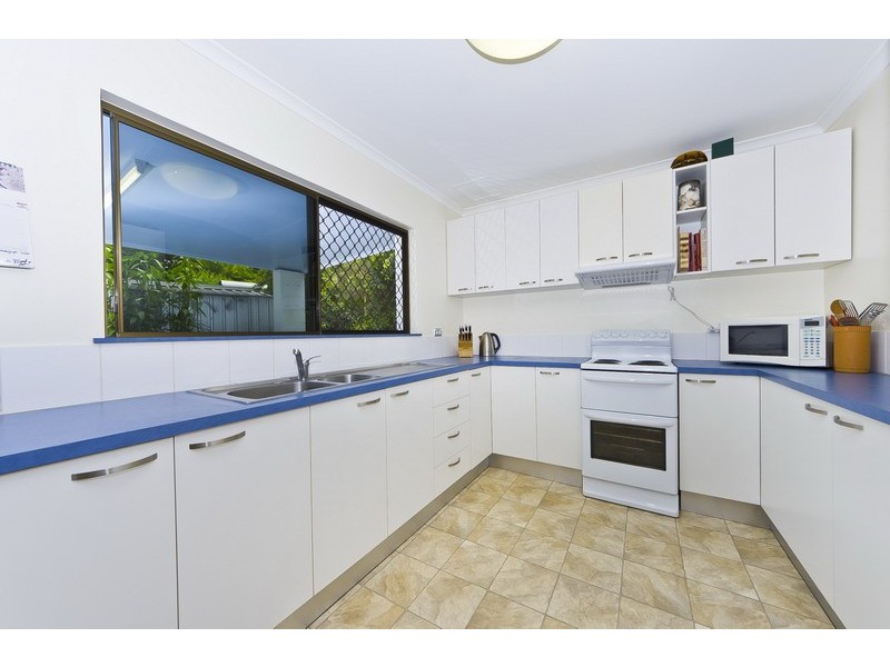 10 HOBSON DRIVE, Brinsmead QLD 4870
