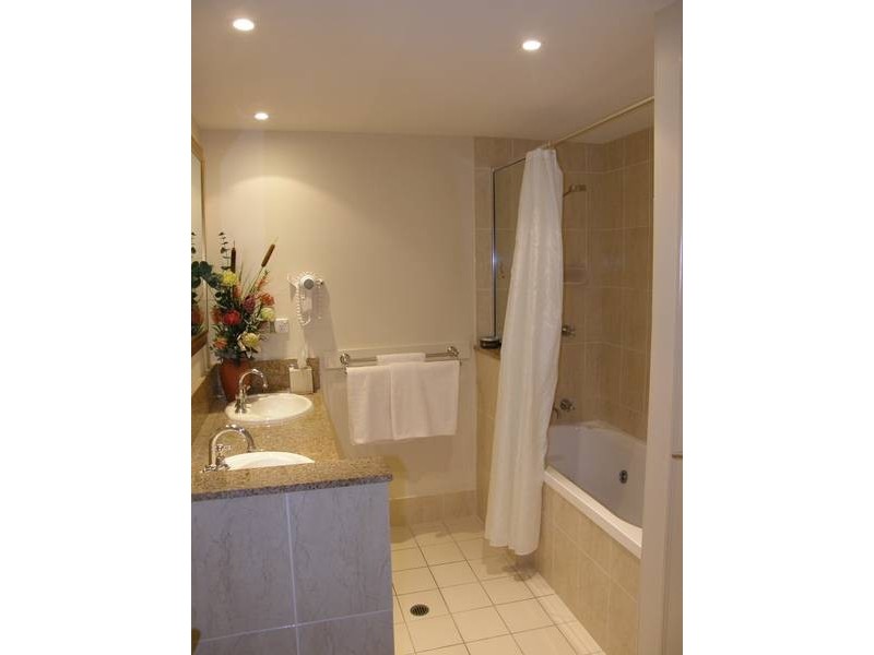 1527/2 Greenslopes Street, Cairns North QLD 4870